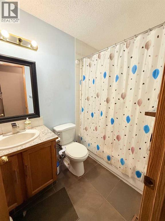 Single Family House Bi-level for Sale in  Laguna Way NE Monterey Park Calgary 