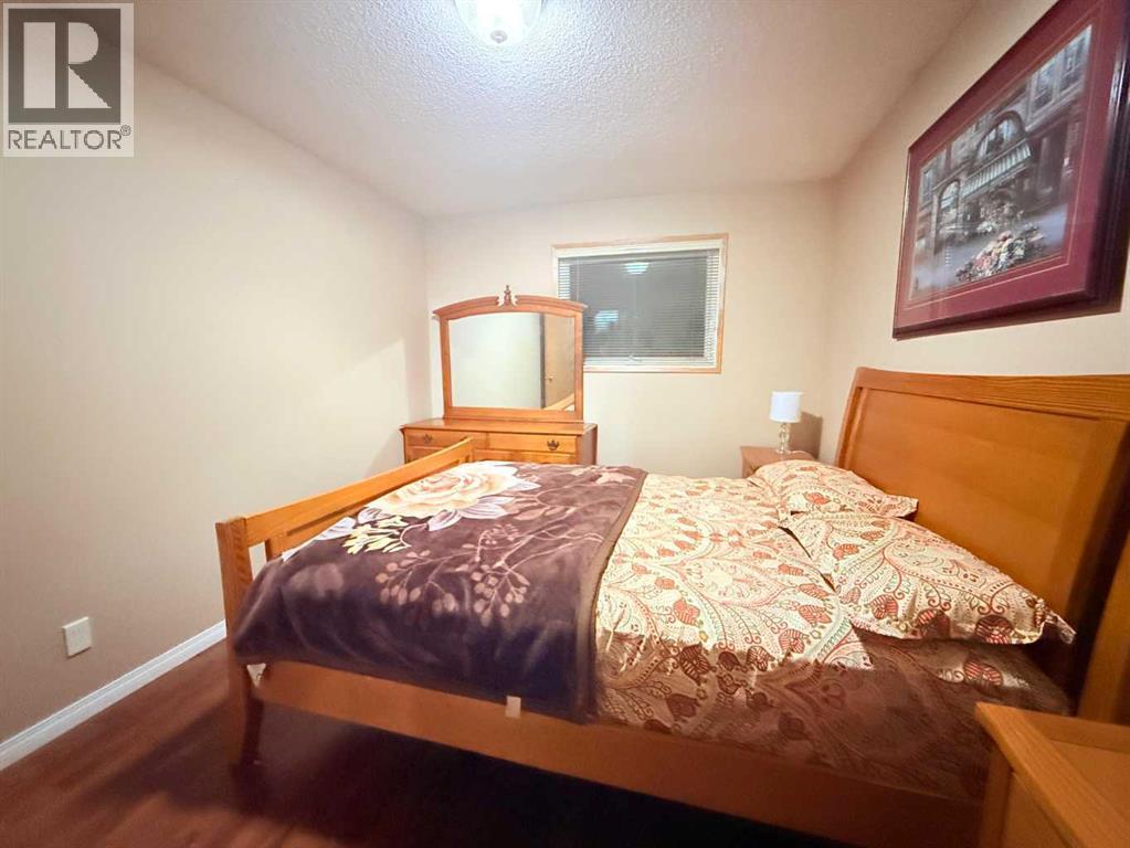 Single Family House Bi-level for Sale in  Laguna Way NE Monterey Park Calgary 