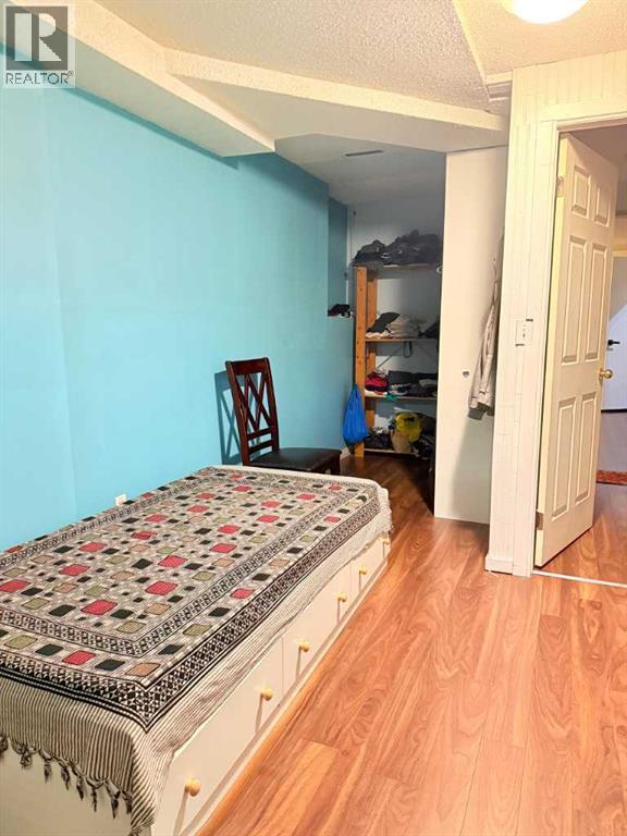 Single Family House Bi-level for Sale in  Laguna Way NE Monterey Park Calgary 