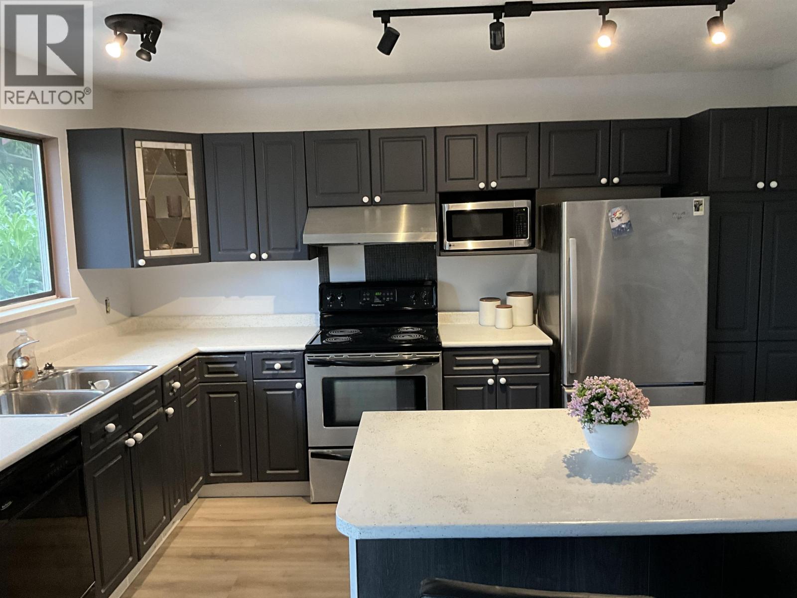 5799 ANCHOR ROAD, Sechelt