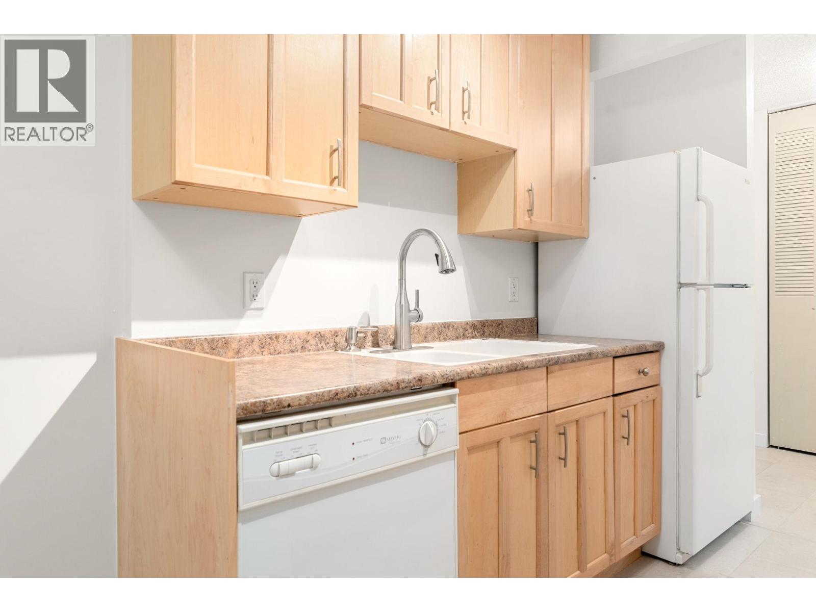 119 2012 FULLERTON AVENUE, North Vancouver