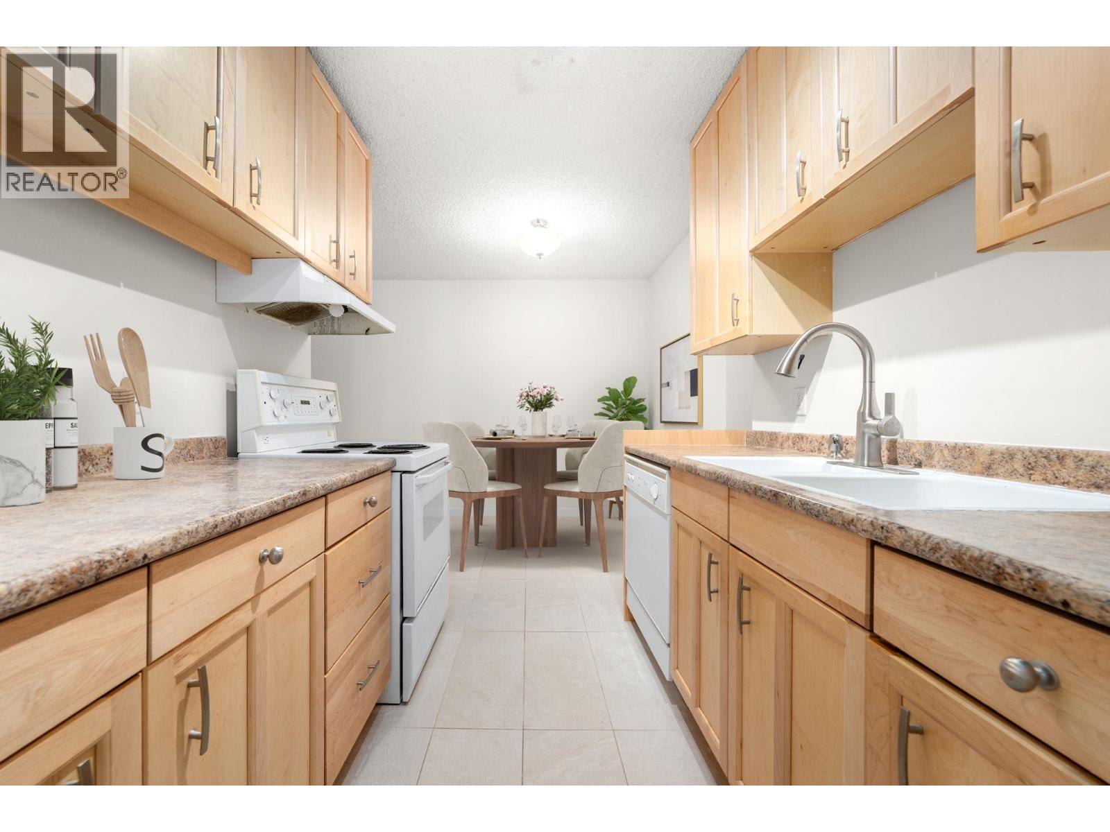 119 2012 FULLERTON AVENUE, North Vancouver