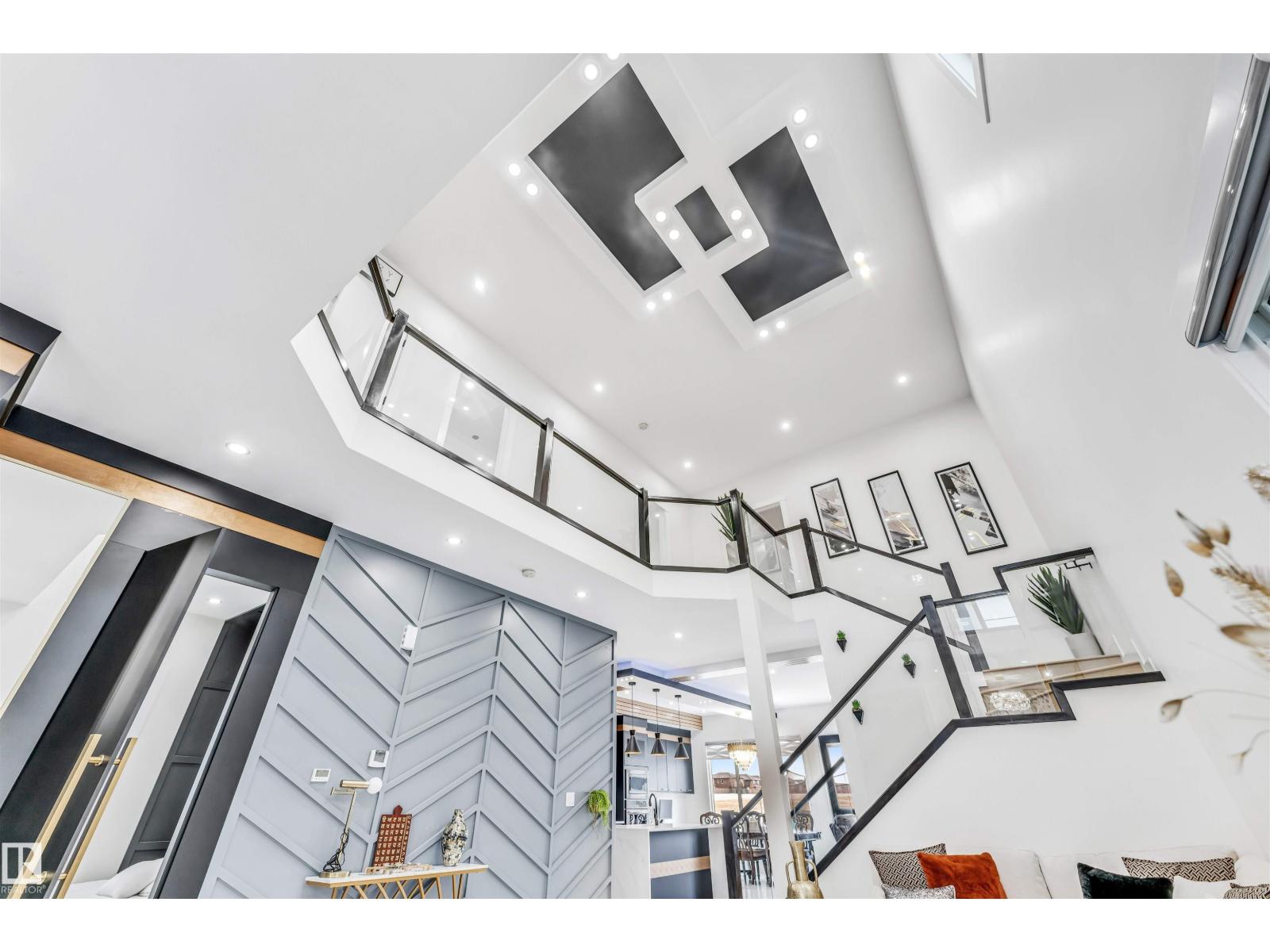 2123 18 AV NW, Edmonton