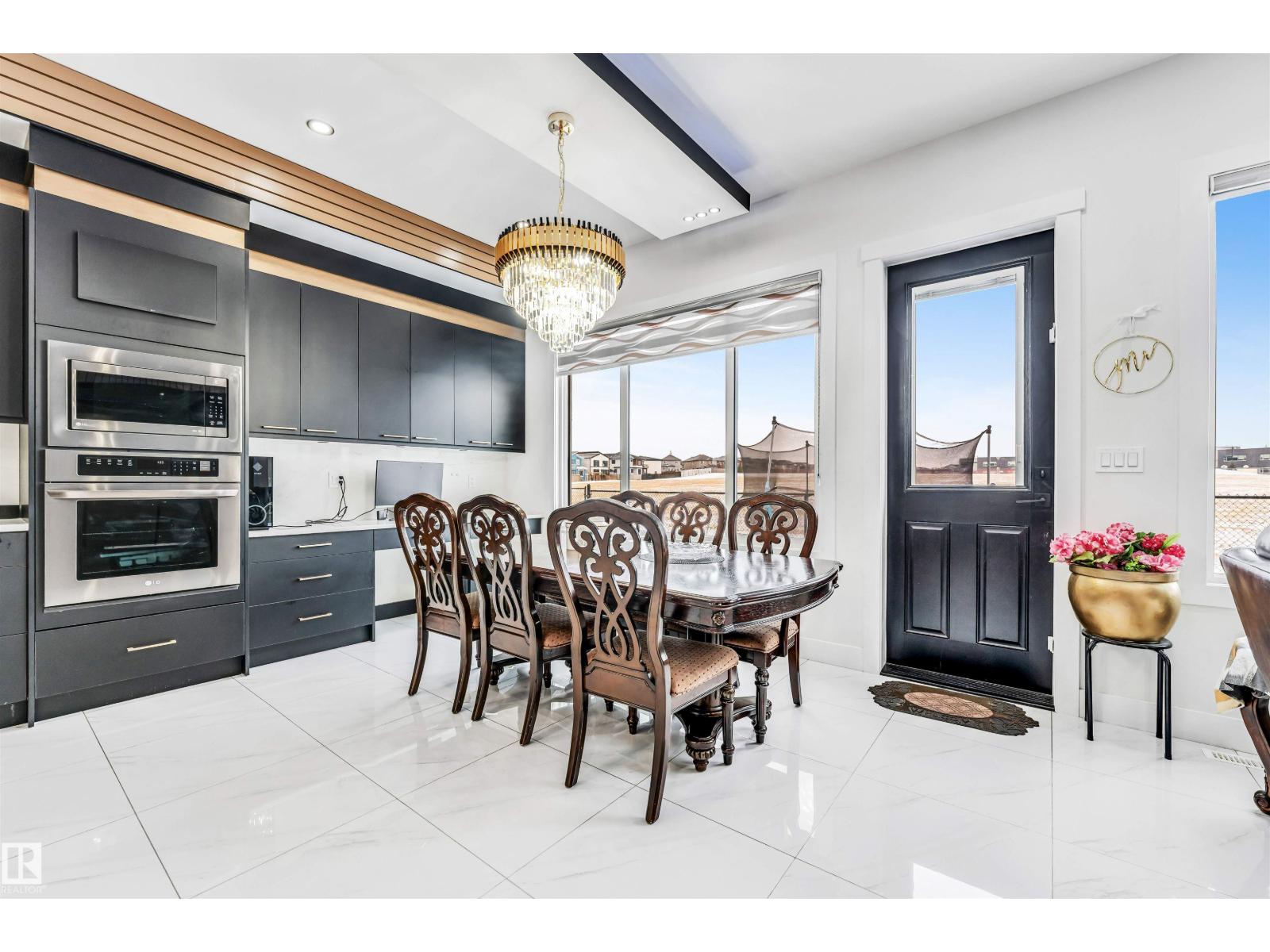 2123 18 AV NW, Edmonton