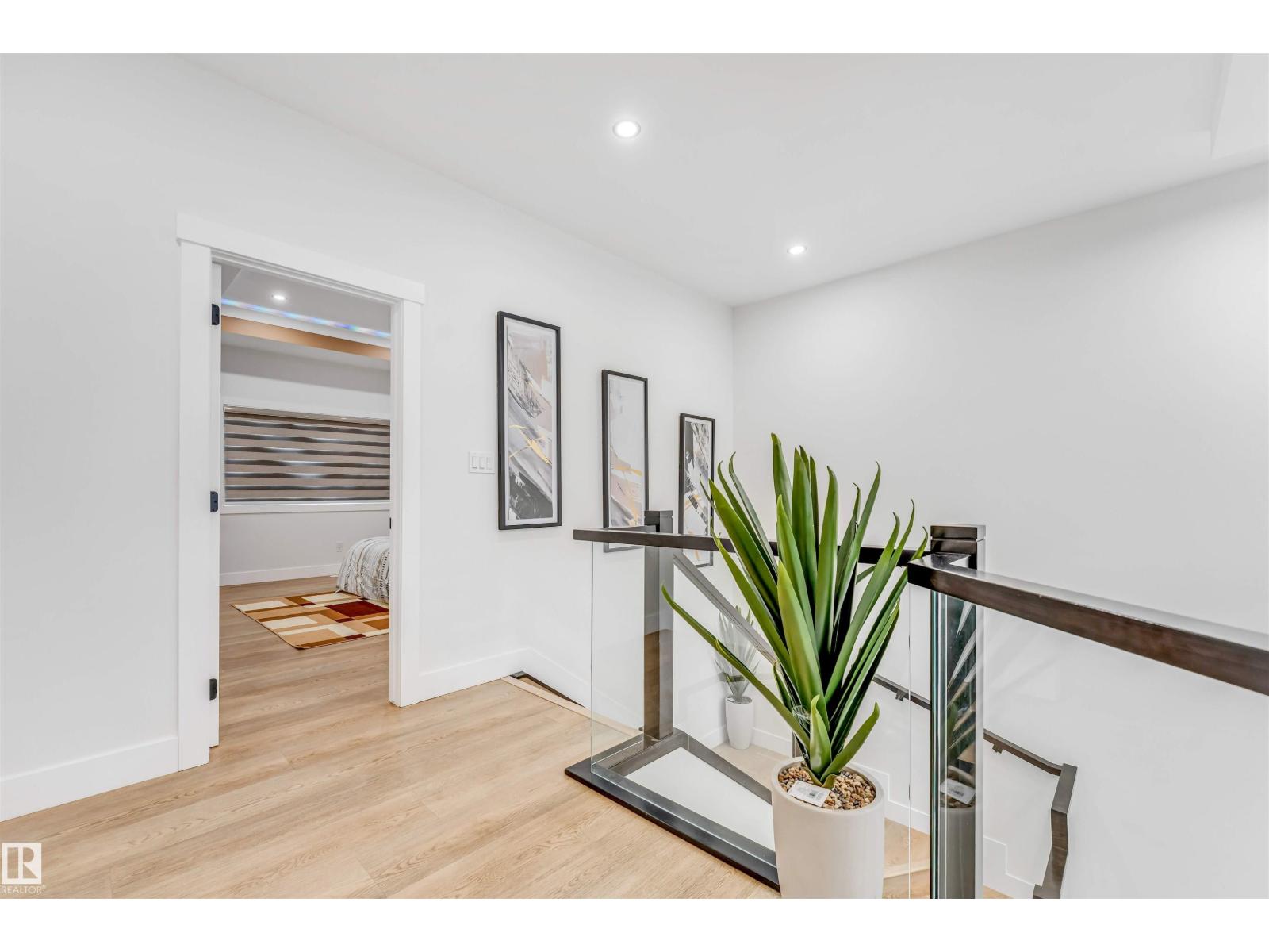 2123 18 AV NW, Edmonton