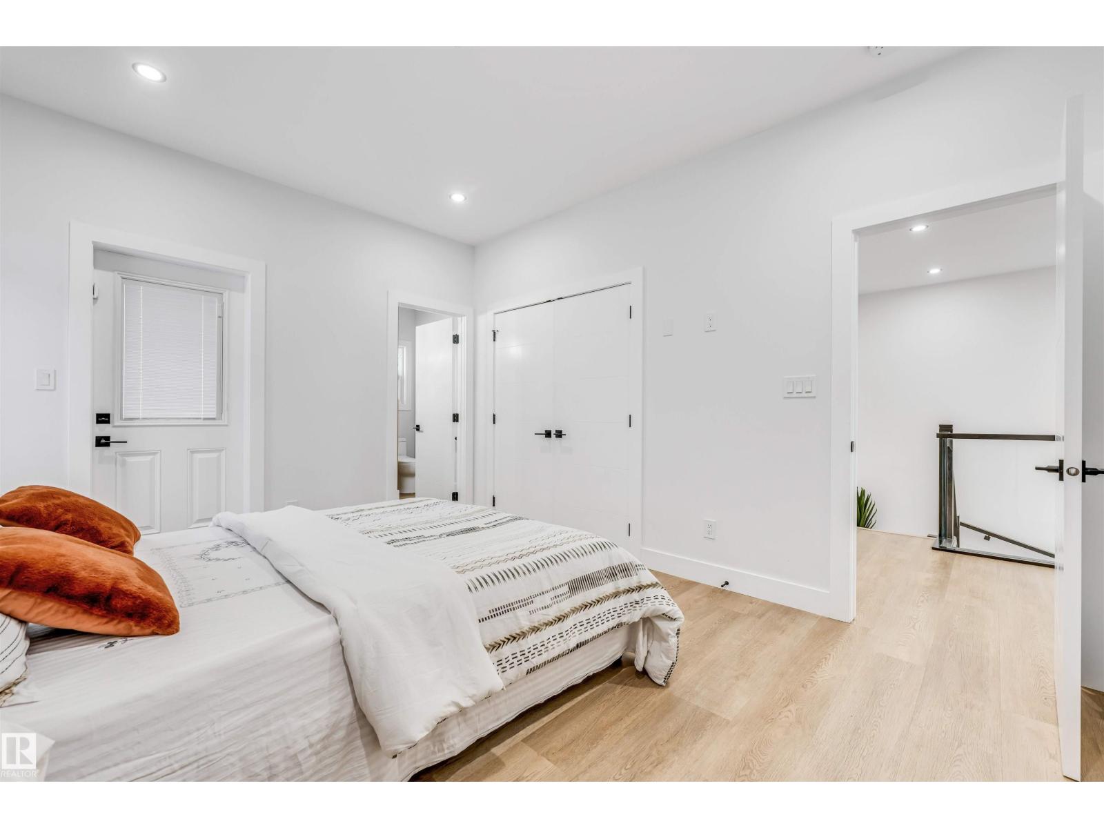 2123 18 AV NW, Edmonton