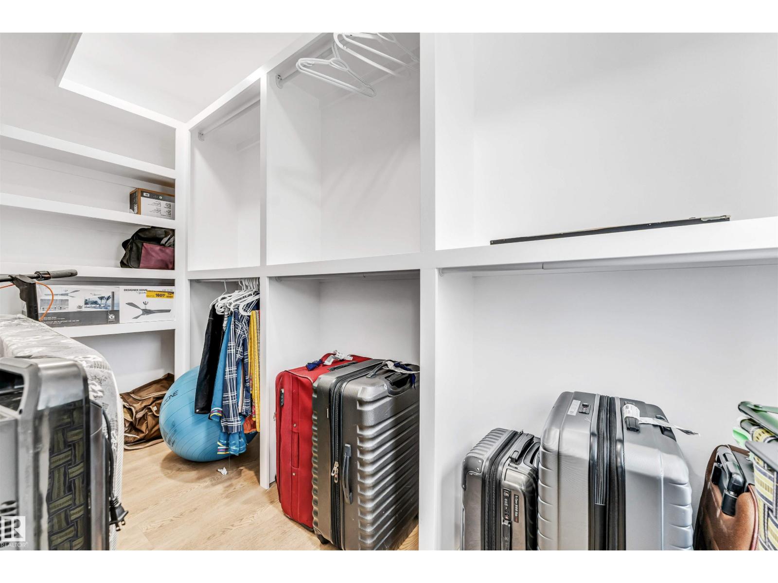 2123 18 AV NW, Edmonton