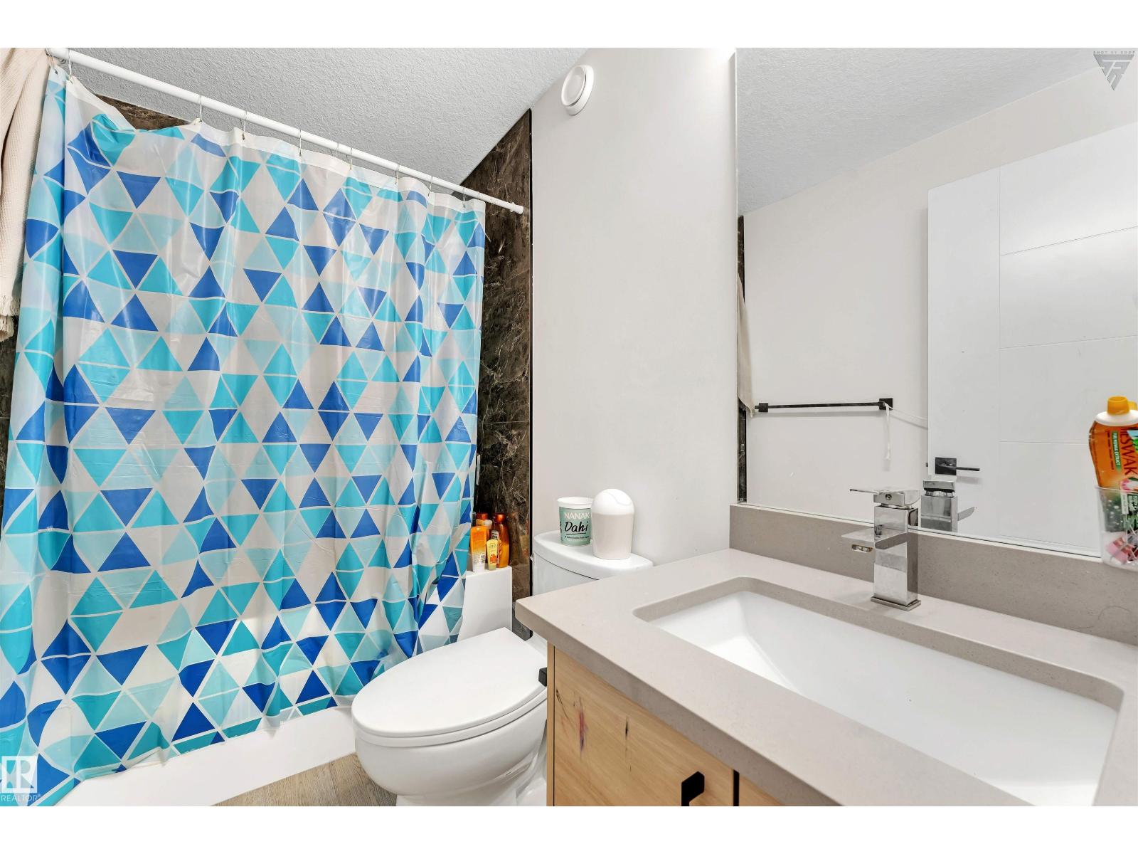 2123 18 AV NW, Edmonton