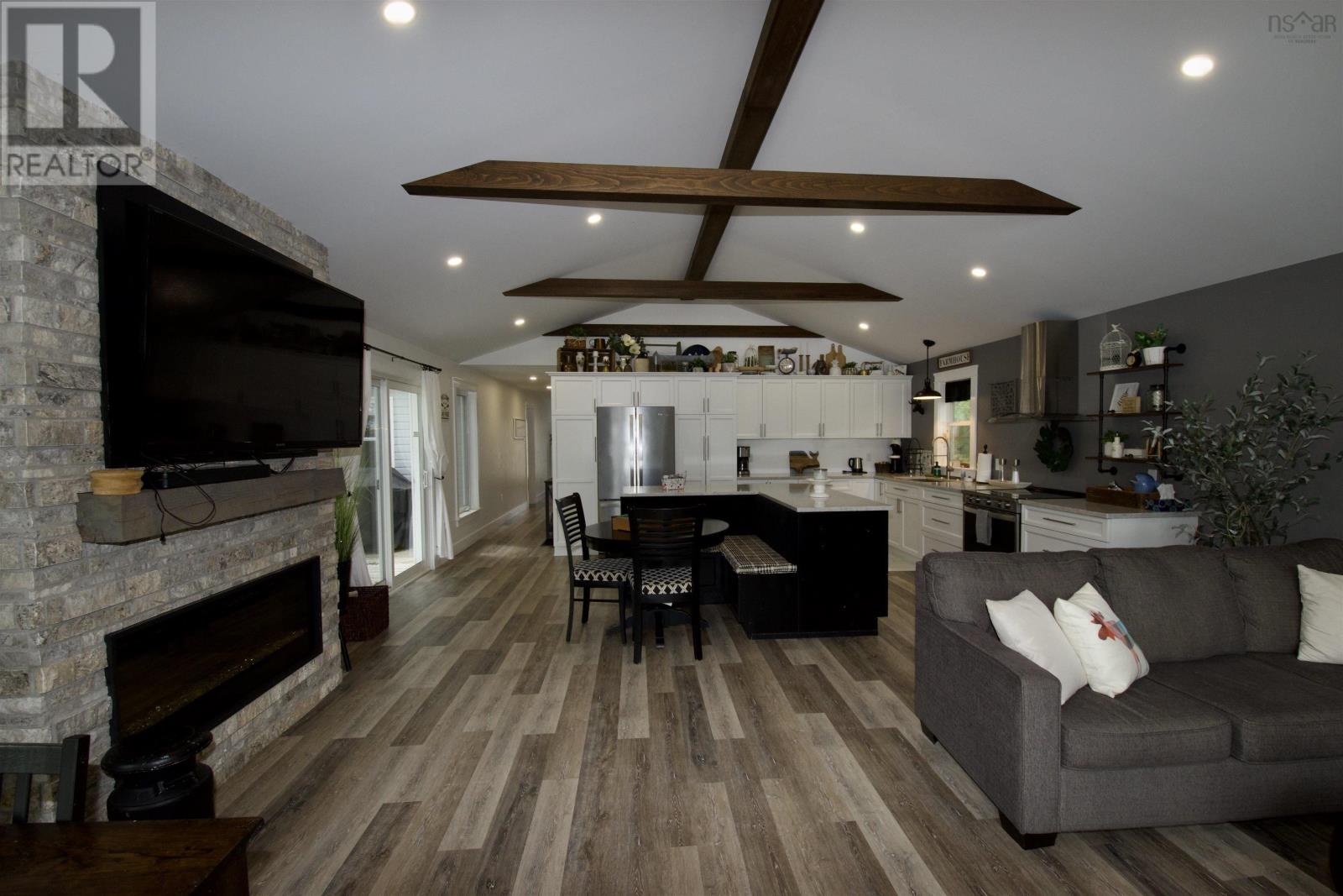 Property 27 of 39 of 2760 Highway 203