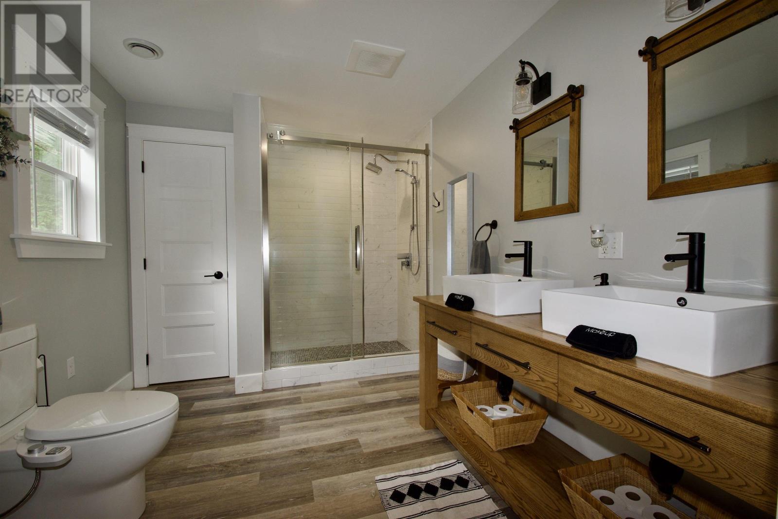 Property 9 of 39 of 2760 Highway 203