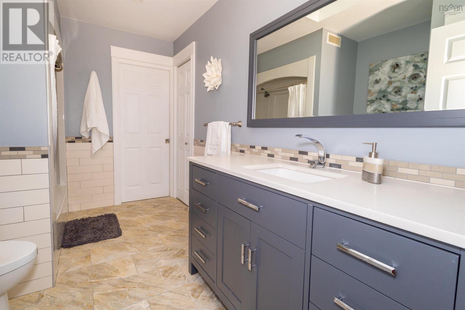 Property 22 of 38 of 8472 West Bay Road