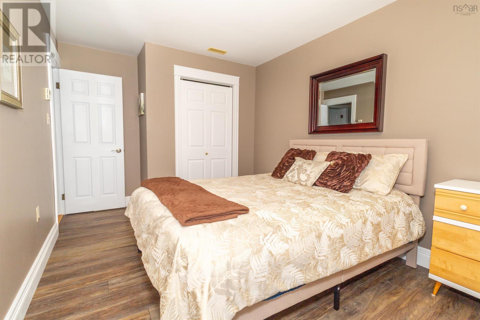 Property 19 of 38 of 8472 West Bay Road