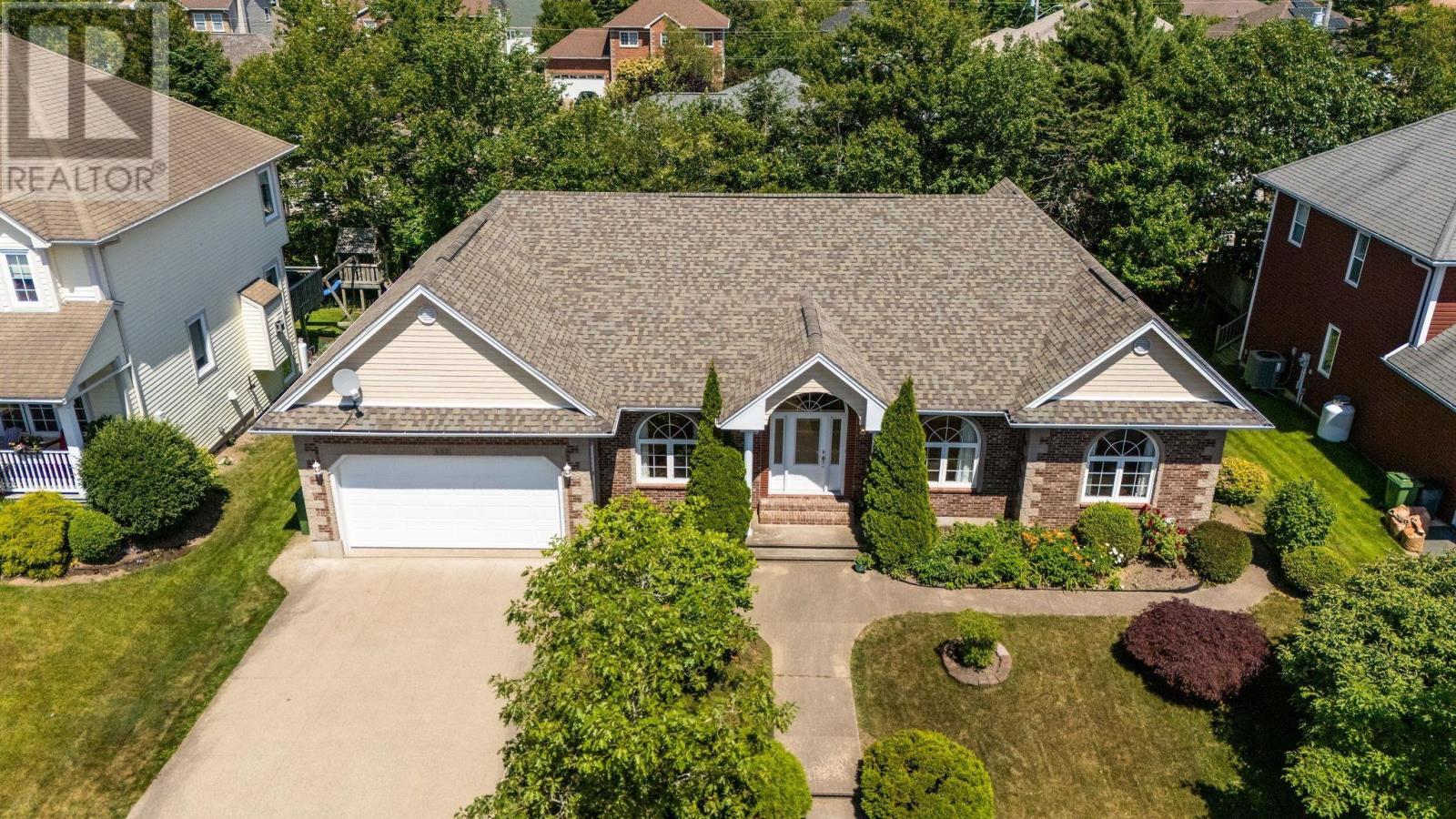 Property 46 of 51 of 152 Roxbury Crescent