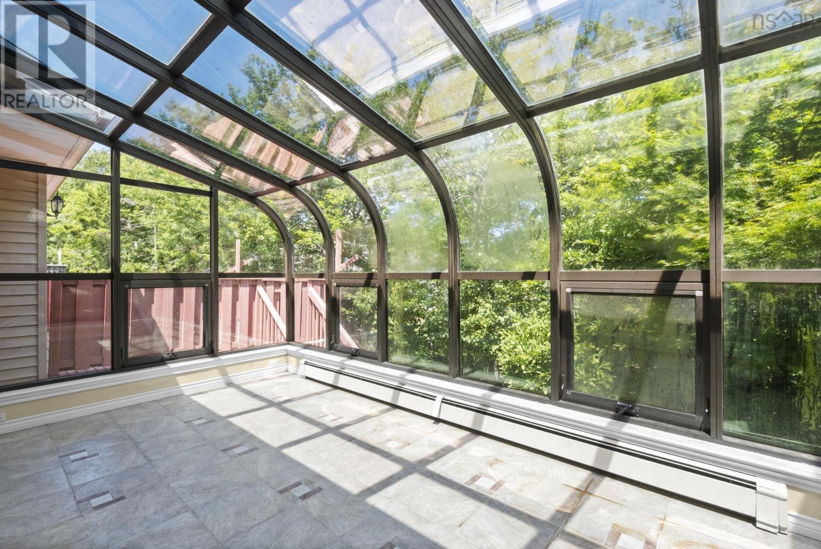 Property 8 of 51 of 152 Roxbury Crescent