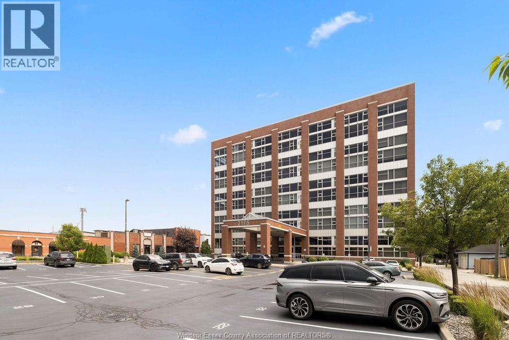 2175 WYANDOTTE Street East 313