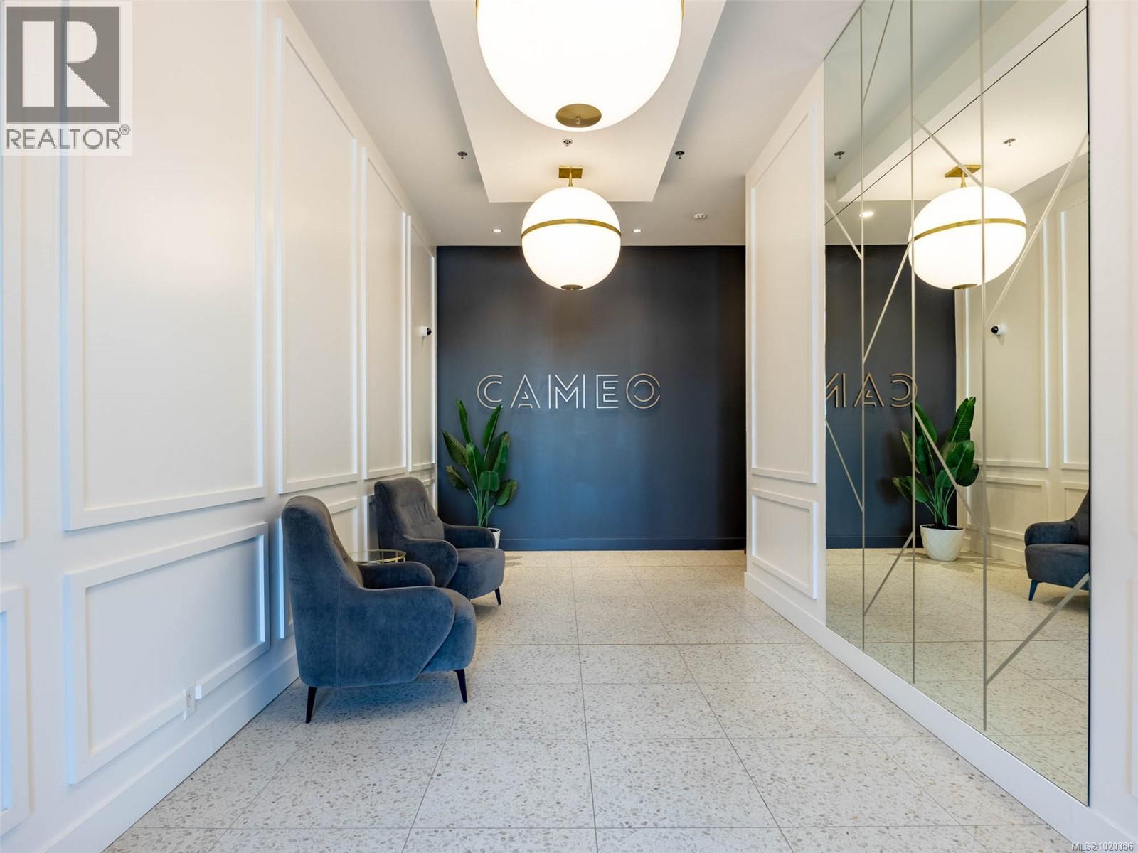 203 2461 Sidney Ave, Sidney