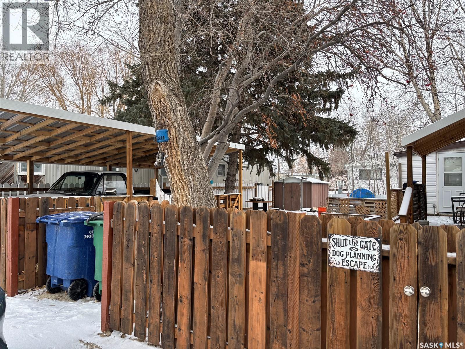 B17 1455 9th AVENUE NE - Photo 2 of 26, Moose Jaw, Saskatchewan