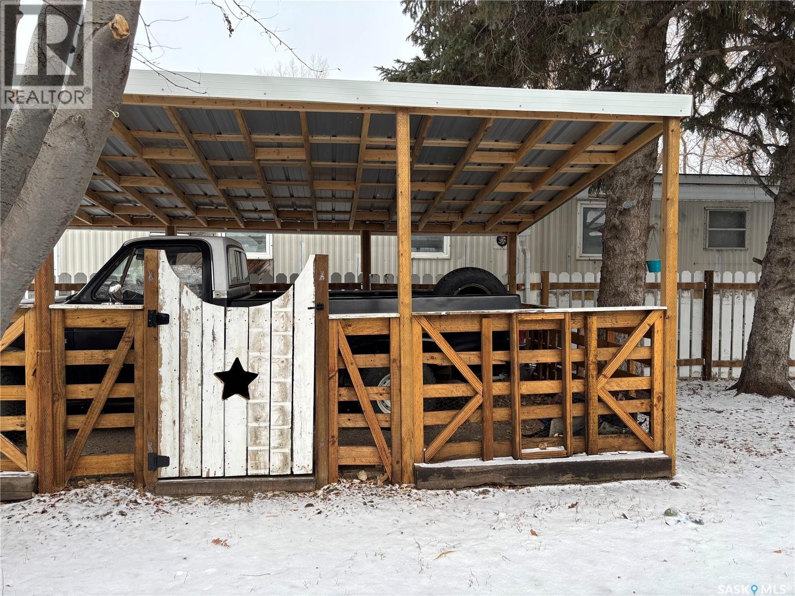 B17 1455 9th AVENUE NE - Photo 4 of 26, Moose Jaw, Saskatchewan