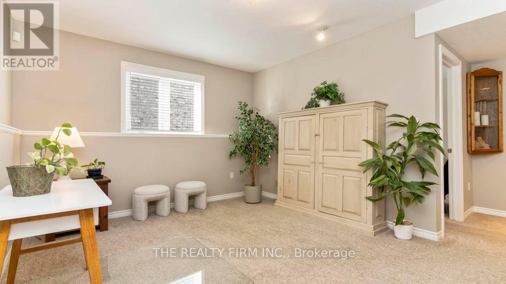 Single Family House for Sale in  LANDON LANE Central Elgin (Belmont) 