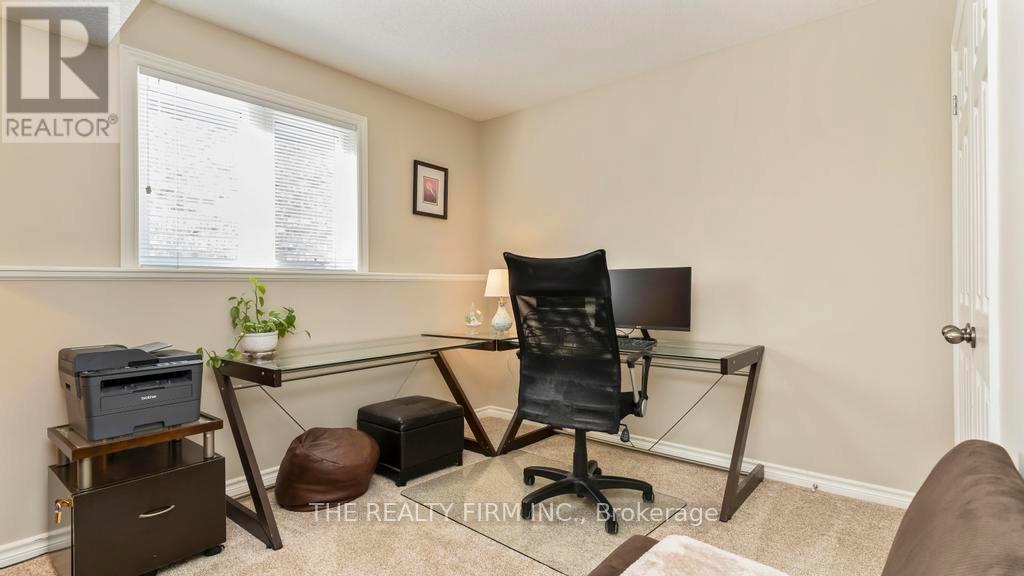 Single Family House for Sale in  LANDON LANE Central Elgin (Belmont) 