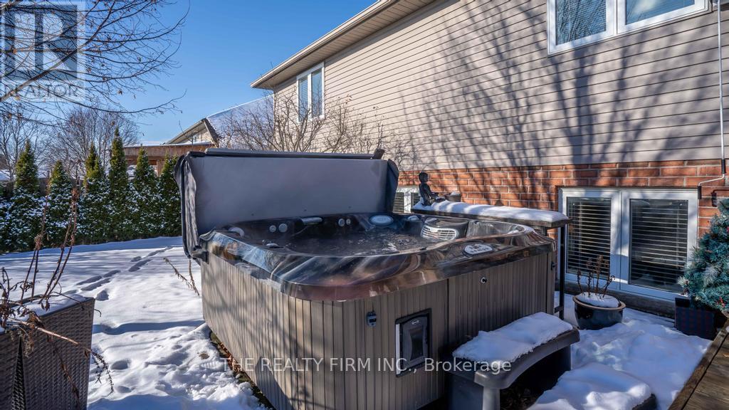 Single Family House for Sale in  LANDON LANE Central Elgin (Belmont) 