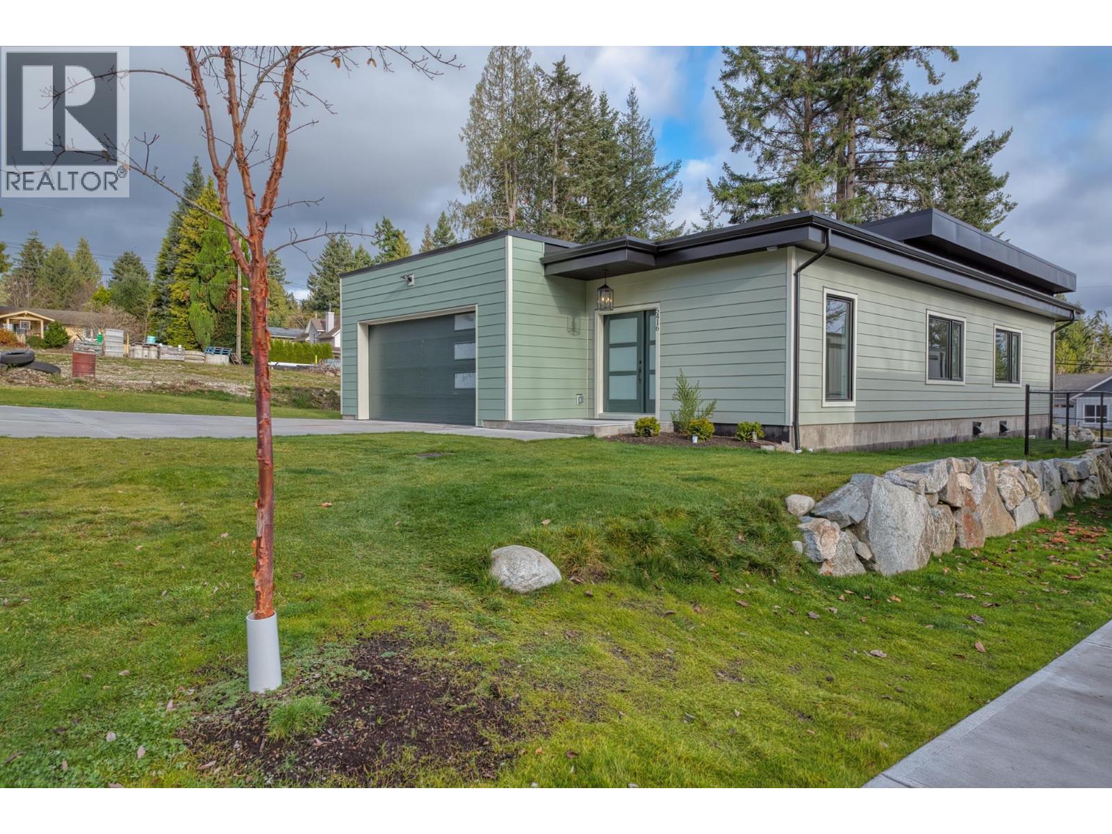 5416 STELLAR WAY, Sechelt