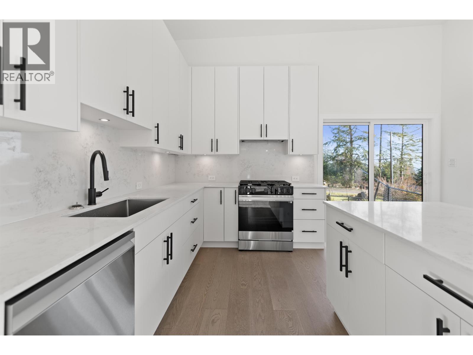 5416 STELLAR WAY, Sechelt