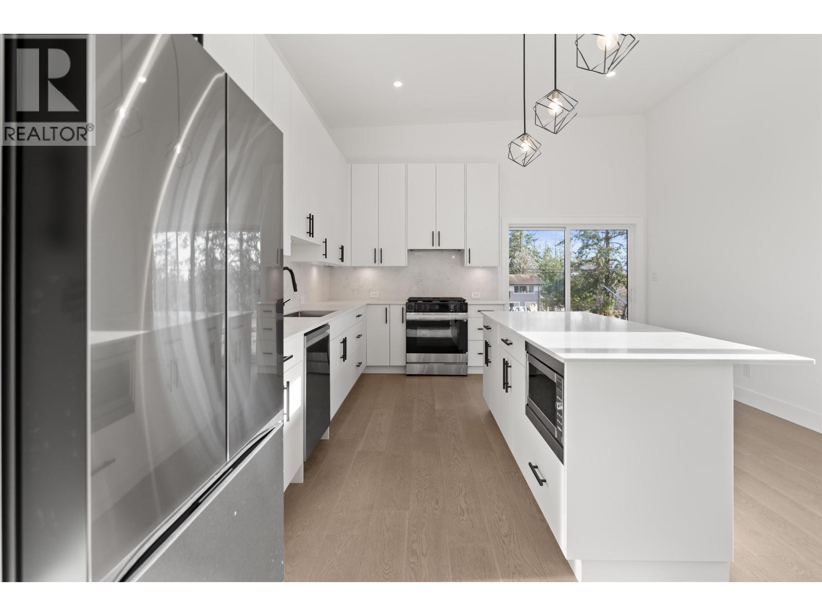 5416 STELLAR WAY, Sechelt