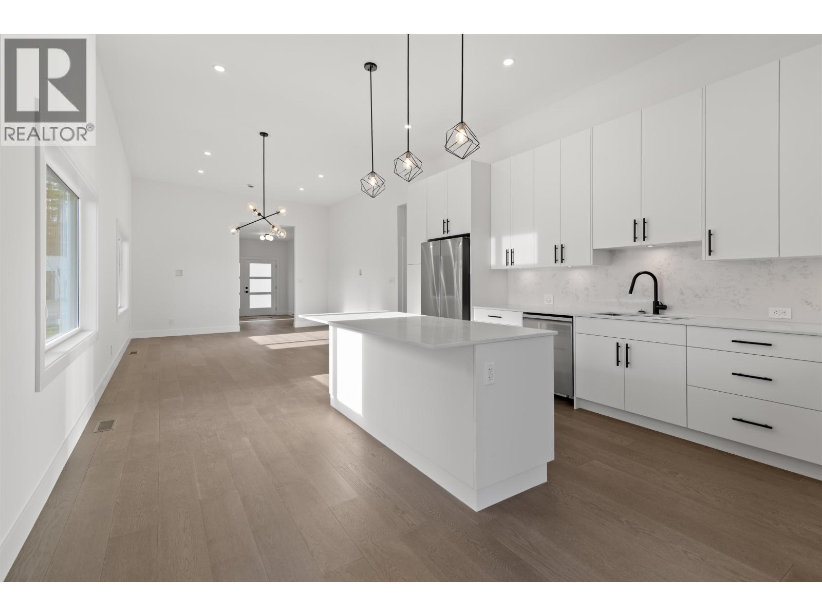 5416 STELLAR WAY, Sechelt