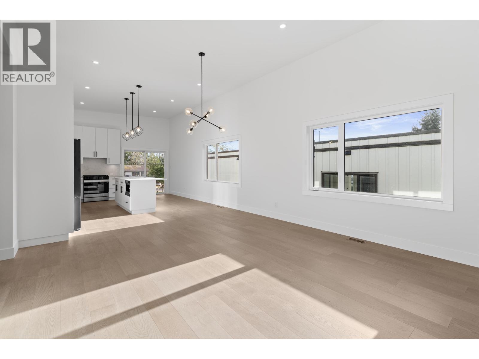 5416 STELLAR WAY, Sechelt