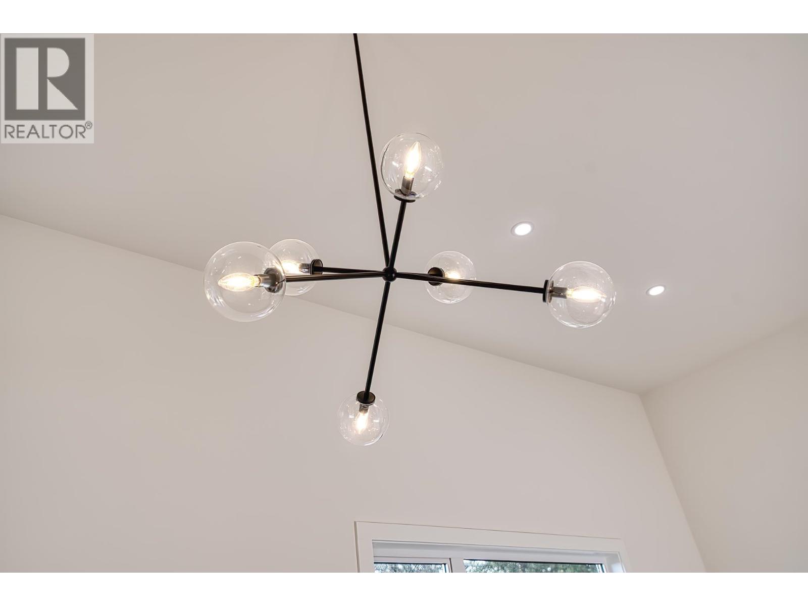 5416 STELLAR WAY, Sechelt