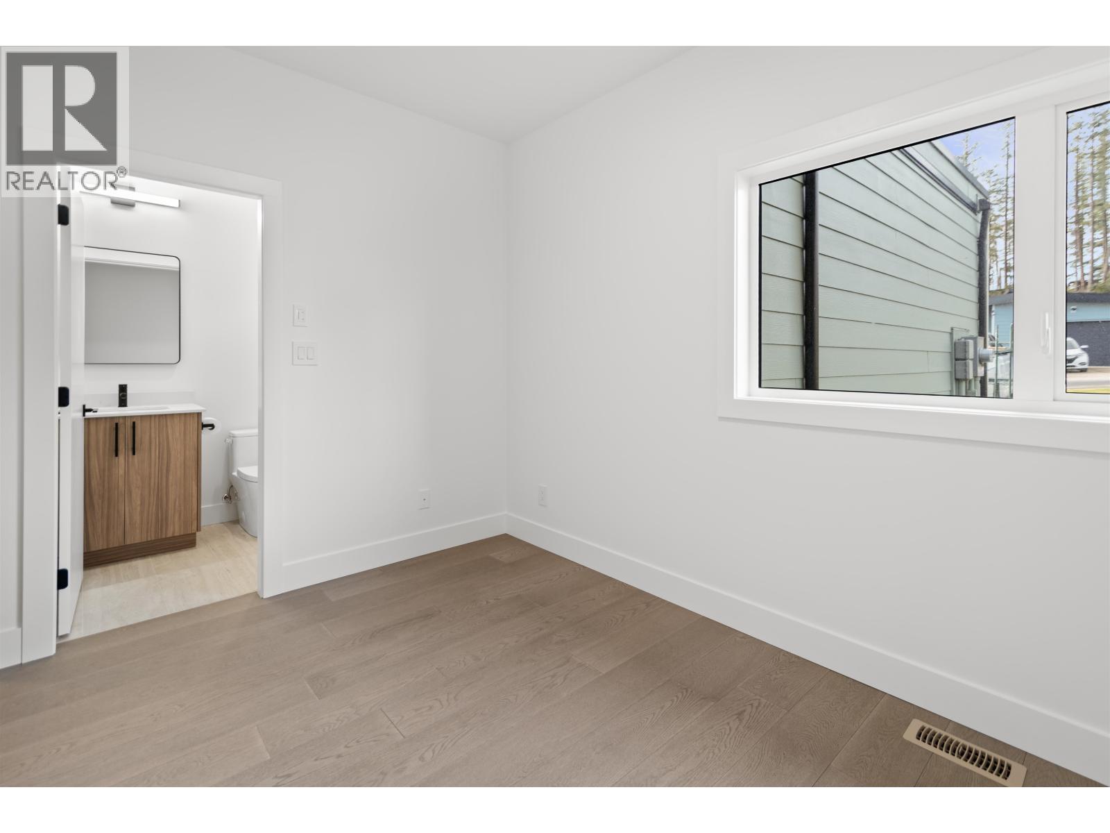 5416 STELLAR WAY, Sechelt