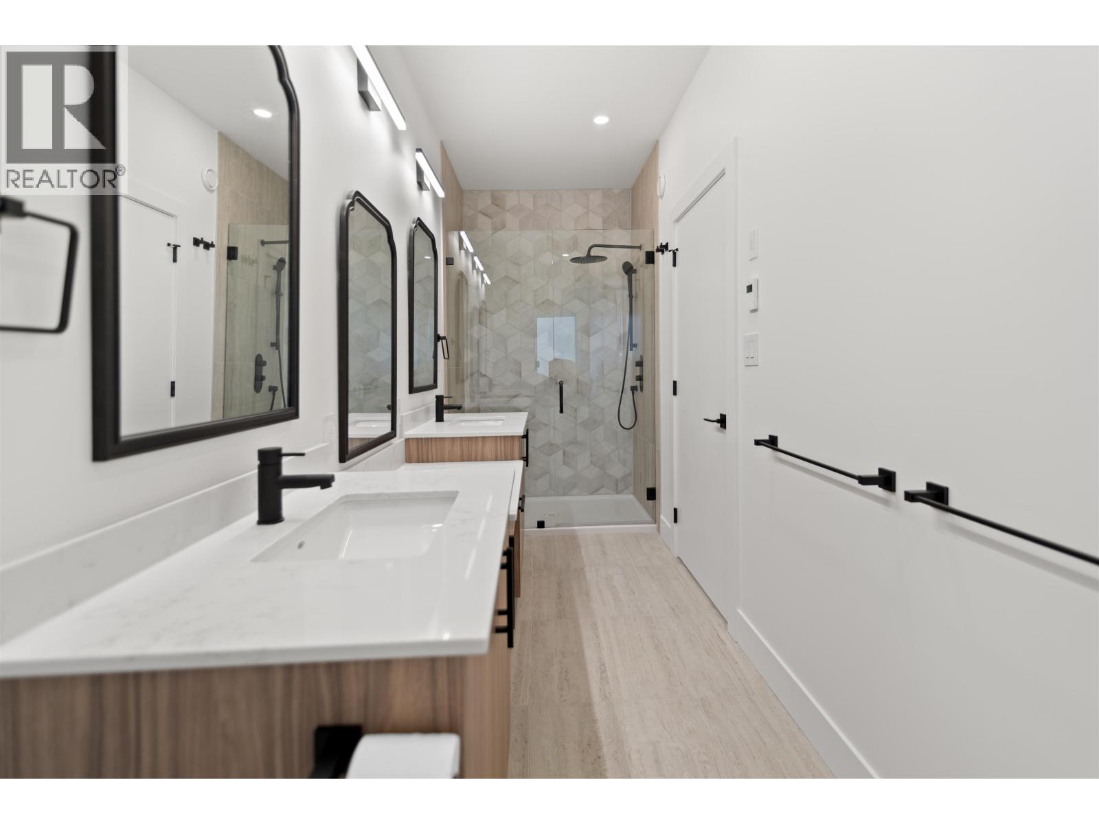 5416 STELLAR WAY, Sechelt