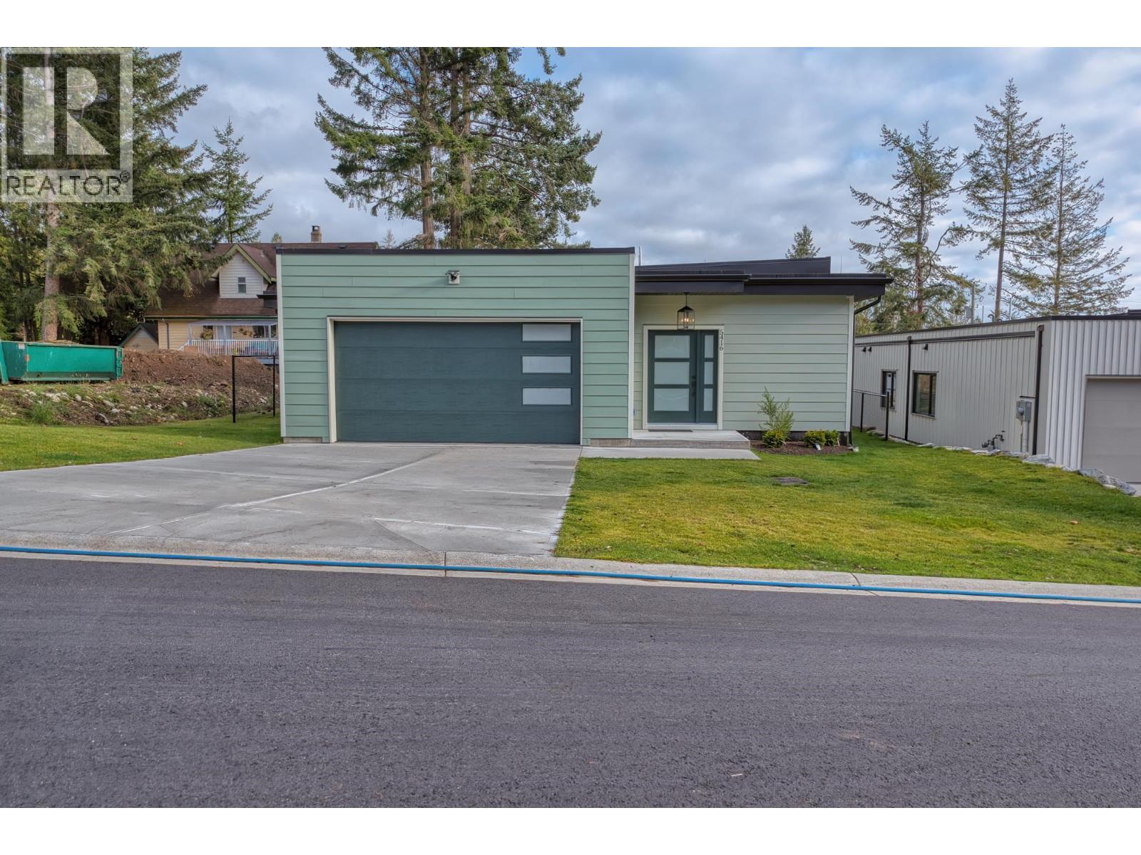 5416 STELLAR WAY, Sechelt