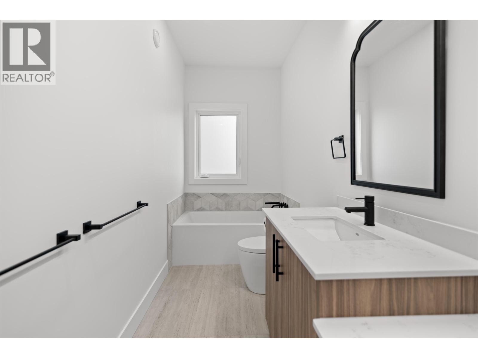 5416 STELLAR WAY, Sechelt