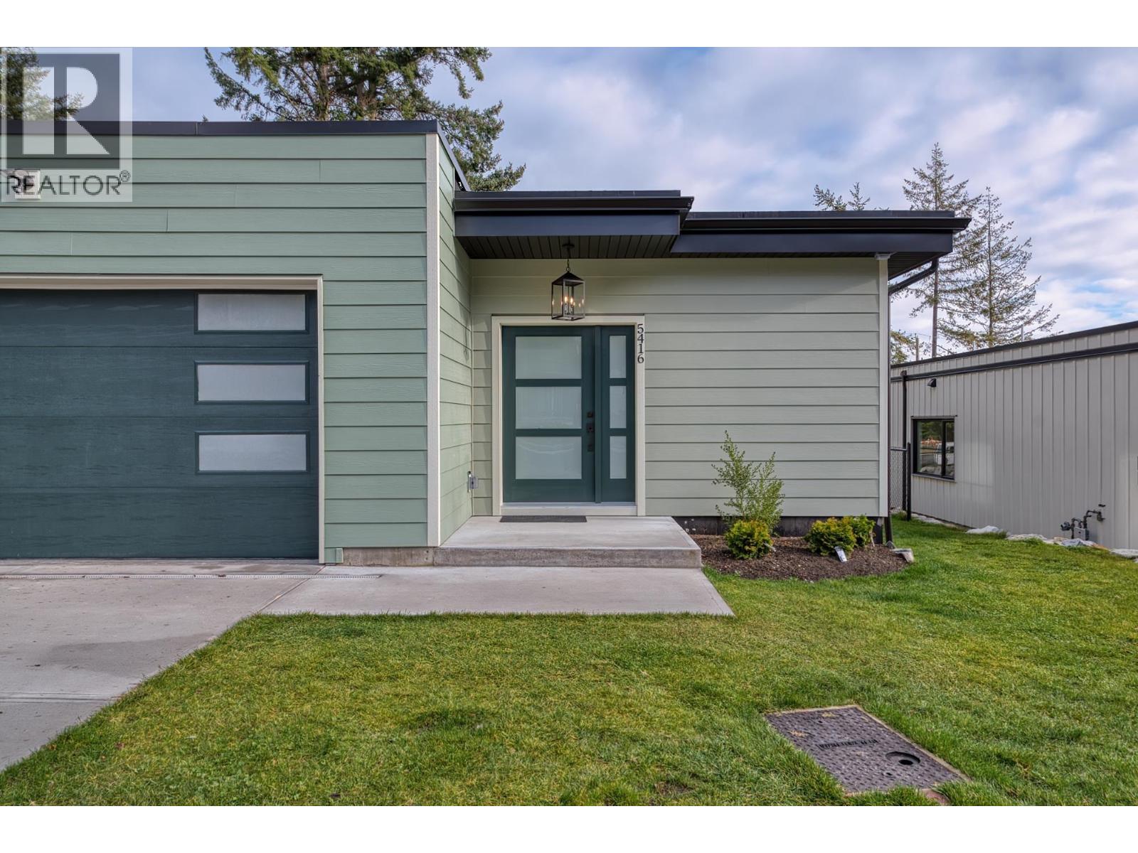 5416 STELLAR WAY, Sechelt