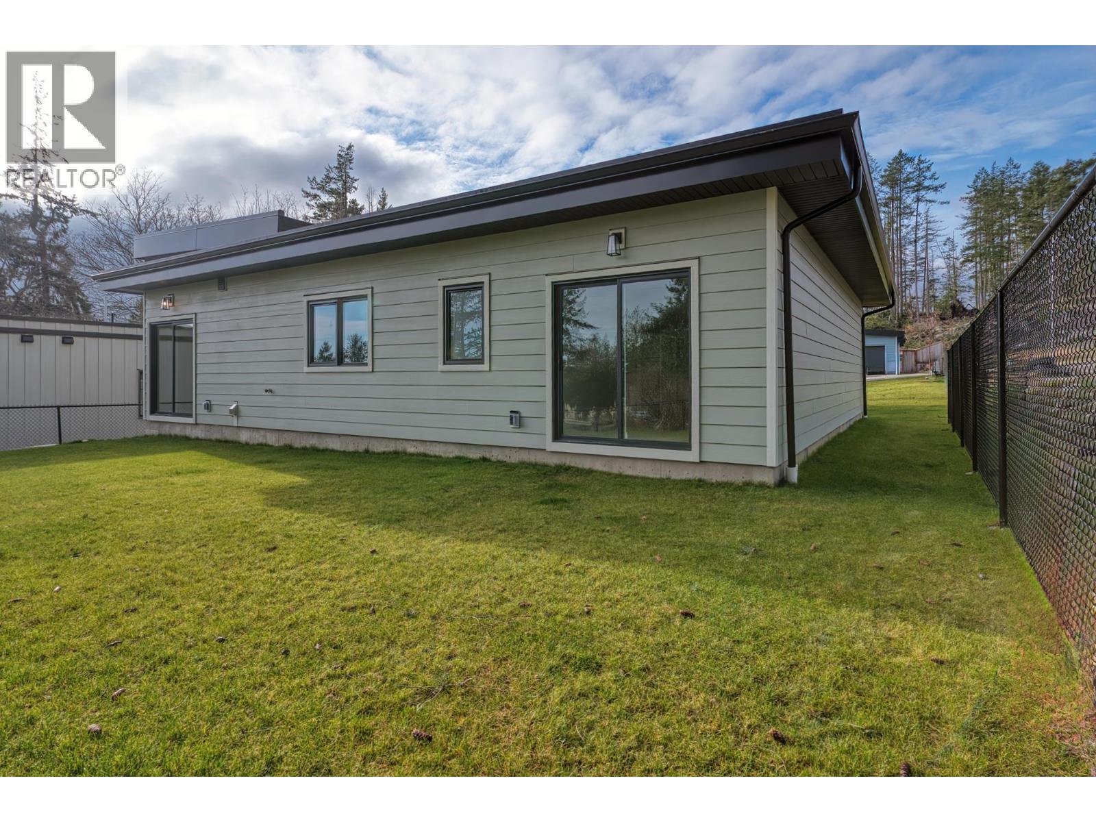 5416 STELLAR WAY, Sechelt