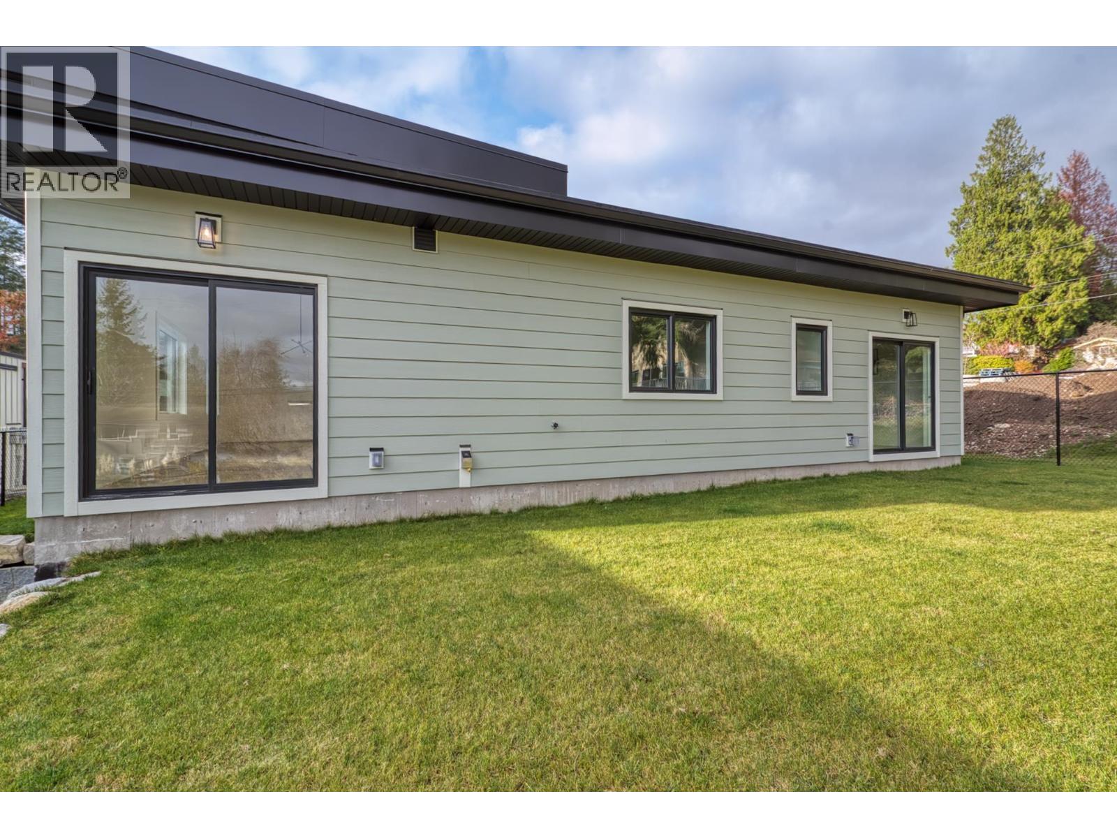 5416 STELLAR WAY, Sechelt