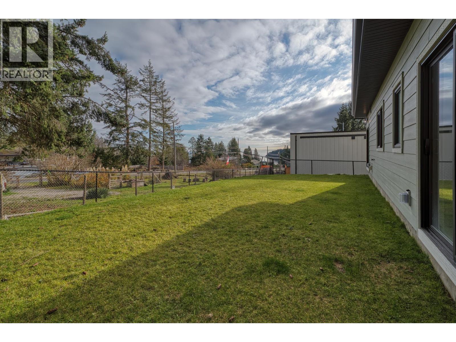 5416 STELLAR WAY, Sechelt