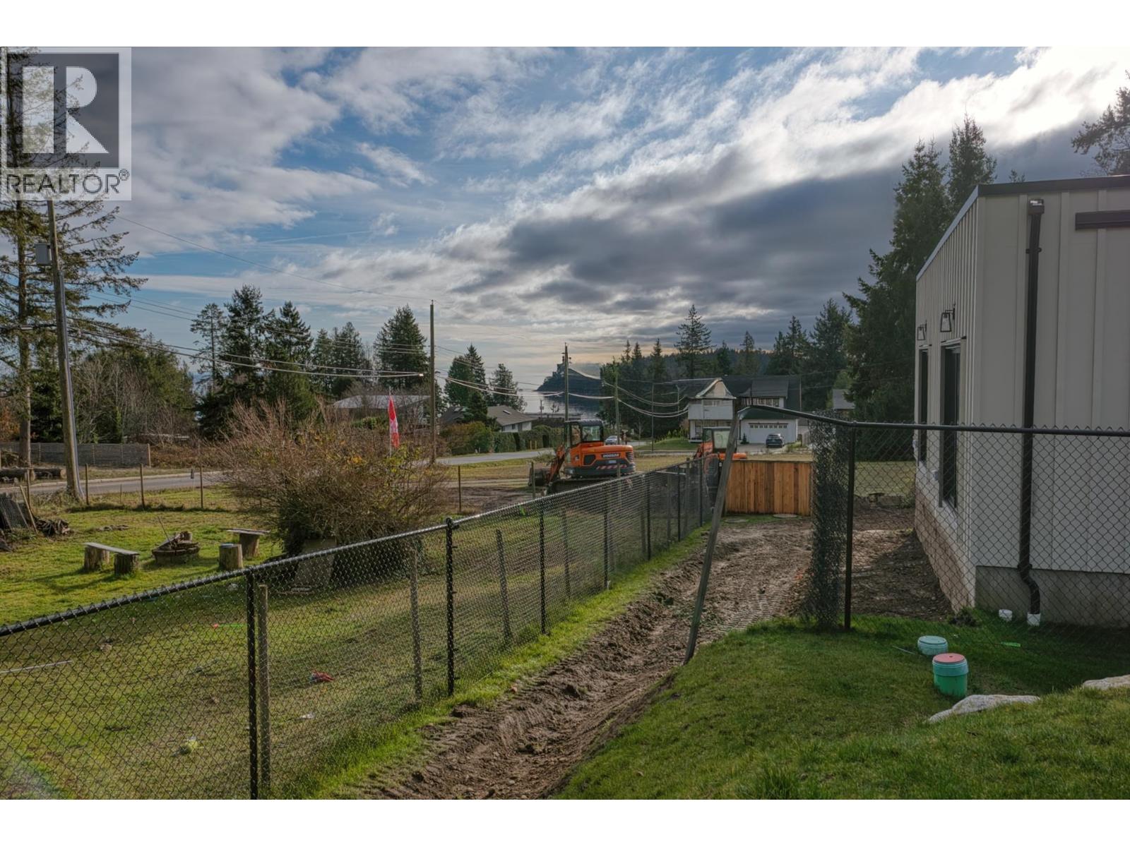 5416 STELLAR WAY, Sechelt