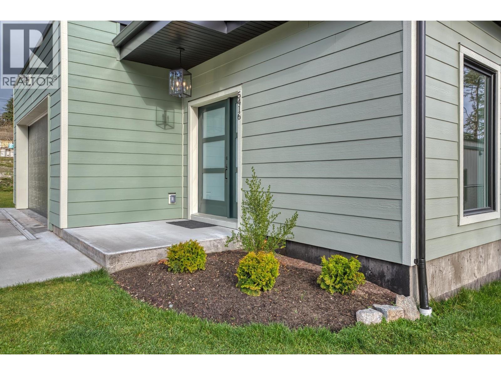 5416 STELLAR WAY, Sechelt