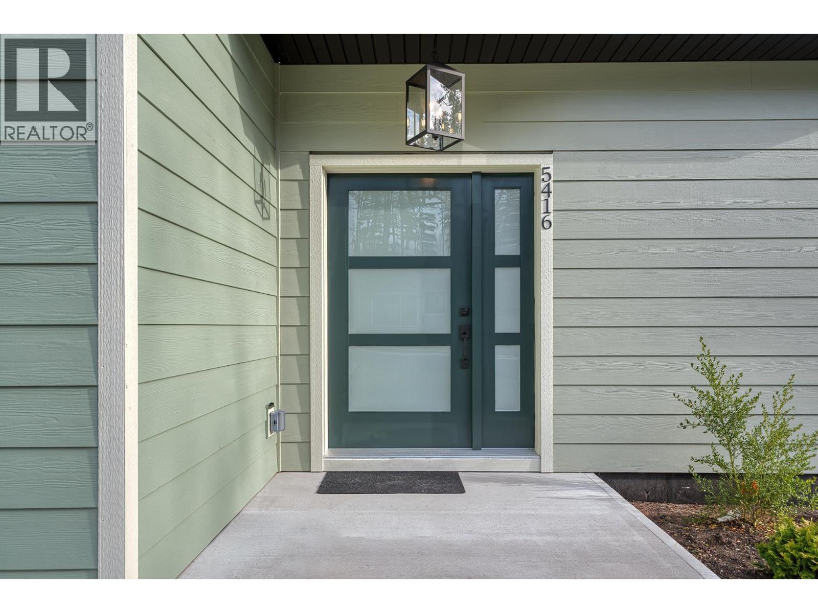 5416 STELLAR WAY, Sechelt