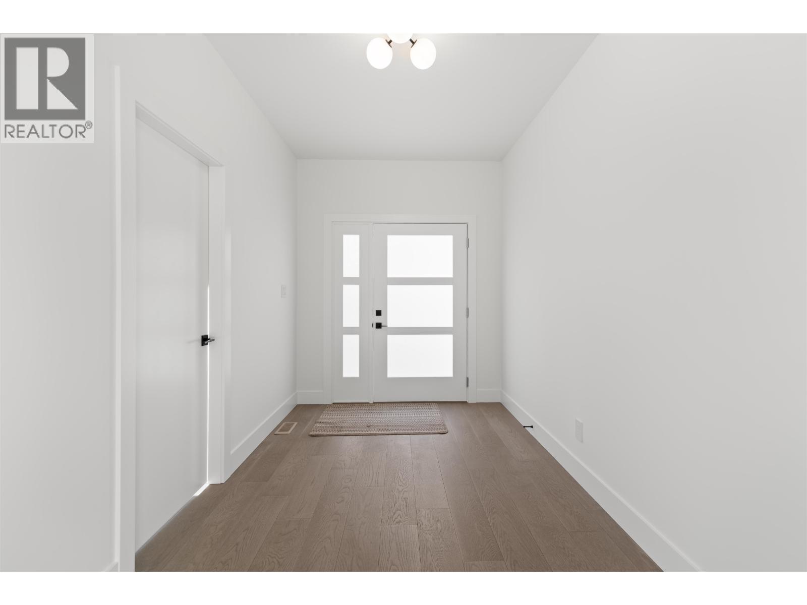 5416 STELLAR WAY, Sechelt