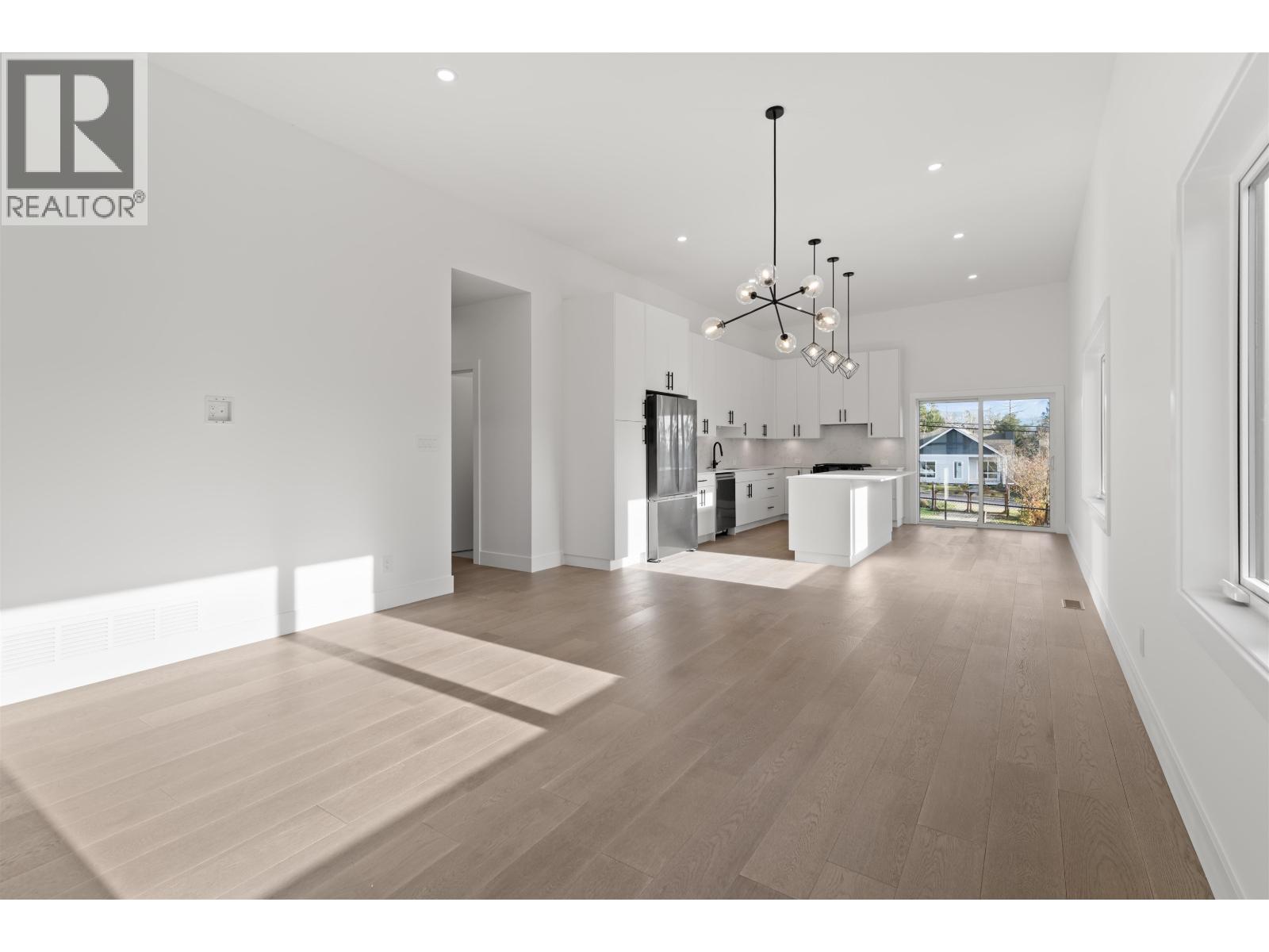 5416 STELLAR WAY, Sechelt