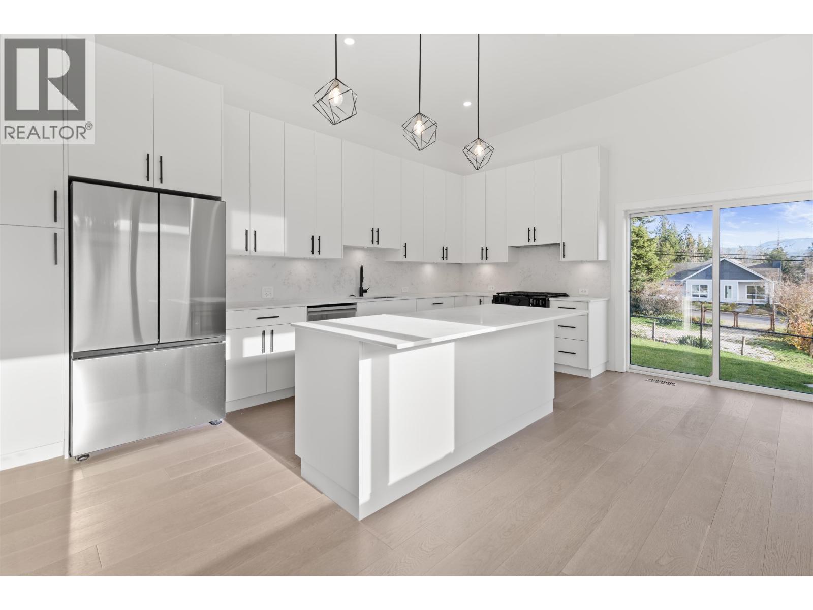 5416 STELLAR WAY, Sechelt