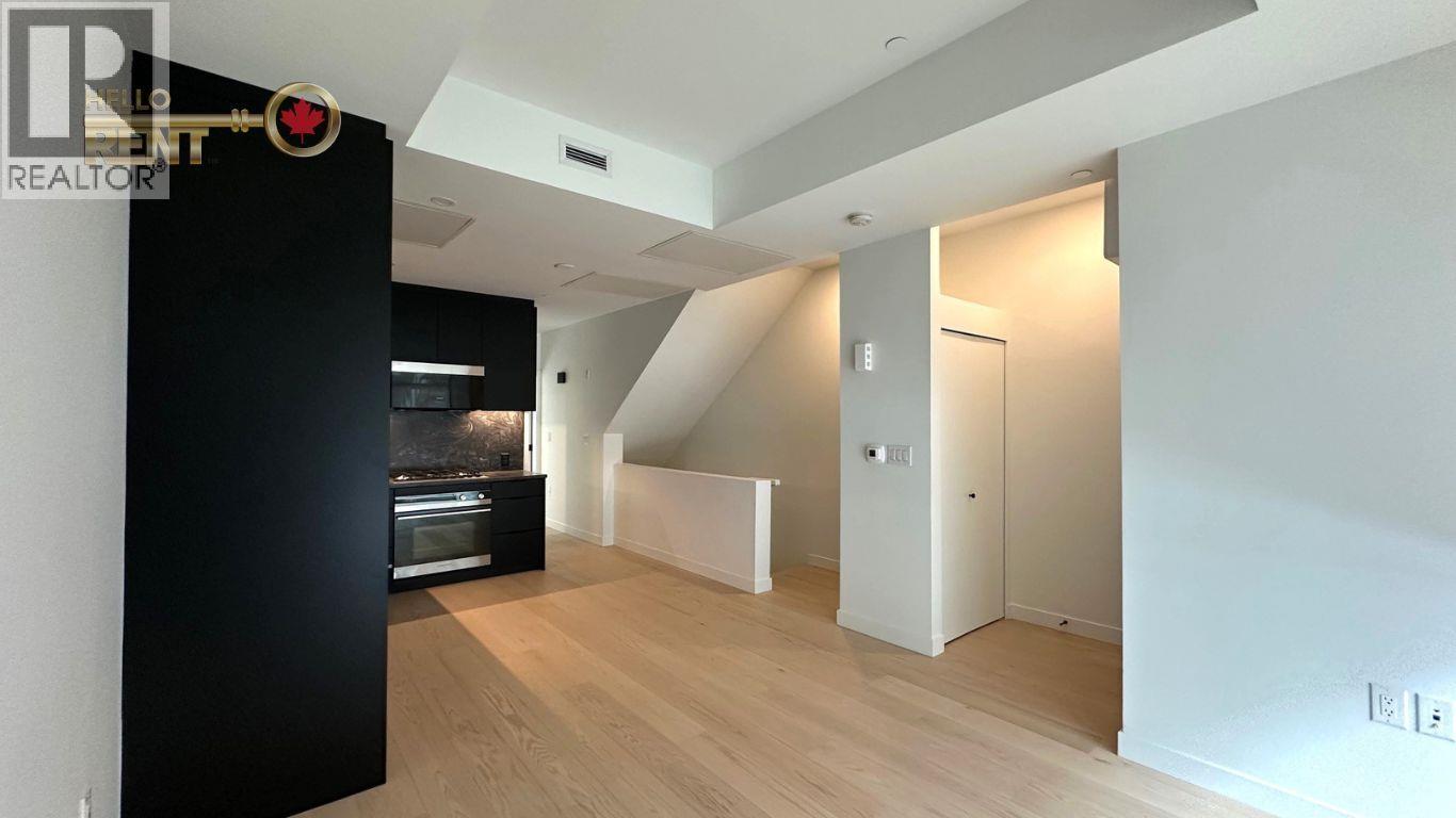 122 650 E 2ND STREET, North Vancouver