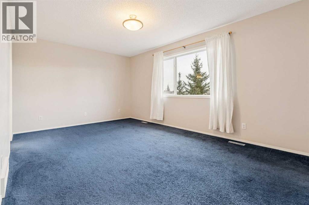 Single Family House for Sale in  Everwillow Close SW Evergreen Calgary 