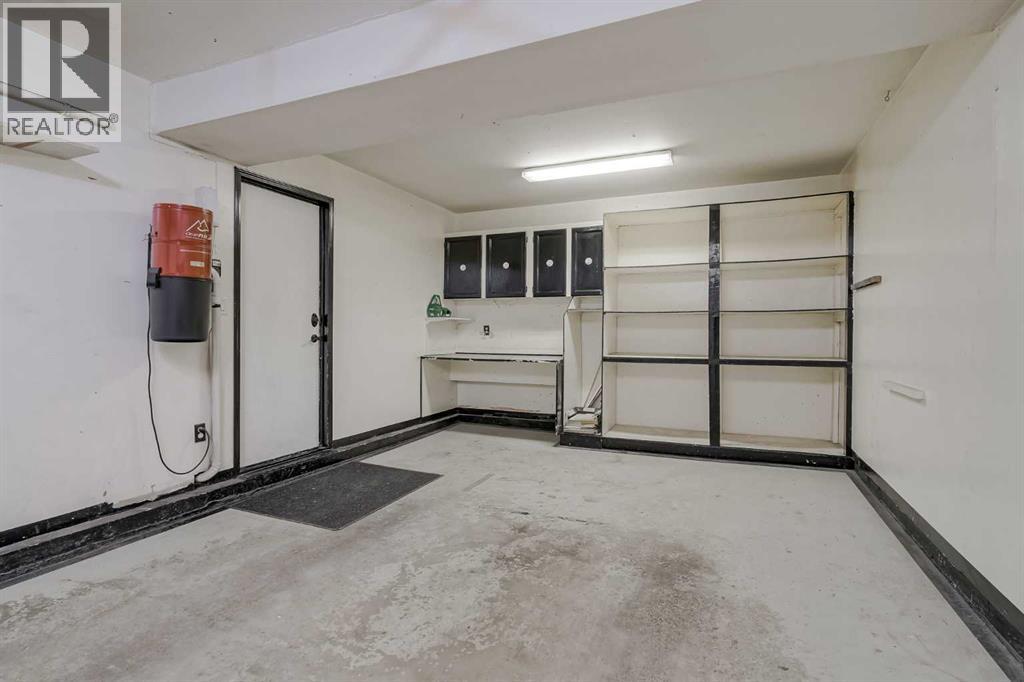 Single Family House 4 Level for Sale in   Silver Springs Drive NW Silver Springs Calgary 