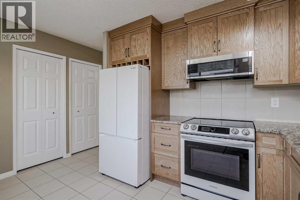 Single Family House 4 Level for Sale in   Silver Springs Drive NW Silver Springs Calgary 