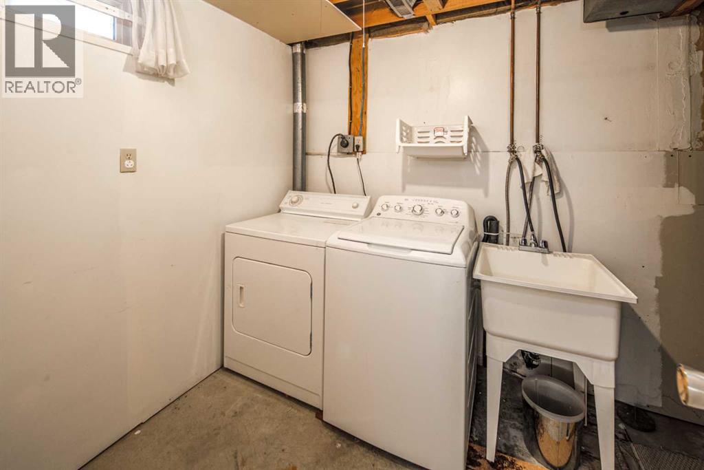 Single Family House for Sale in   Dalton Drive NW Dalhousie Calgary 